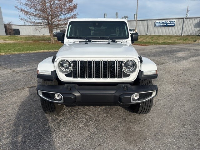 2025 Jeep Wrangler Sahara photo 2