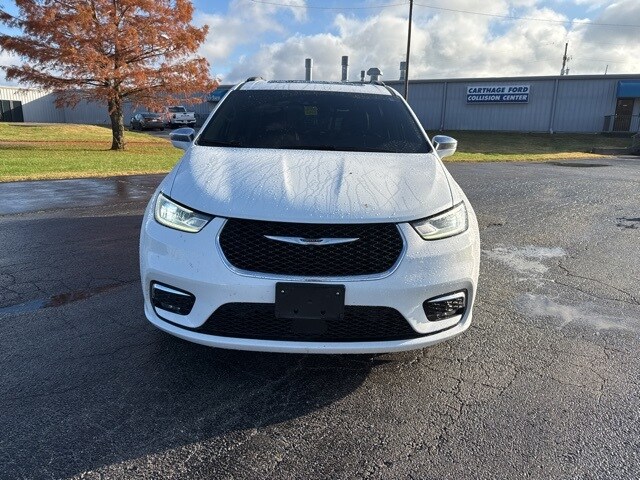 2022 Chrysler Pacifica Limited photo 2