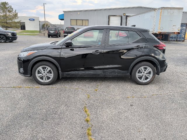  Nissan Kicks Play