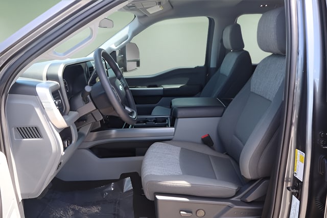 2026 Ford F-350 Super Duty XLT - Photo 14