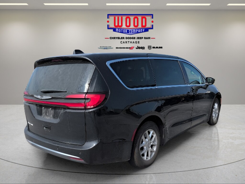 Used 2023 Chrysler Pacifica Touring L Minivan/Van