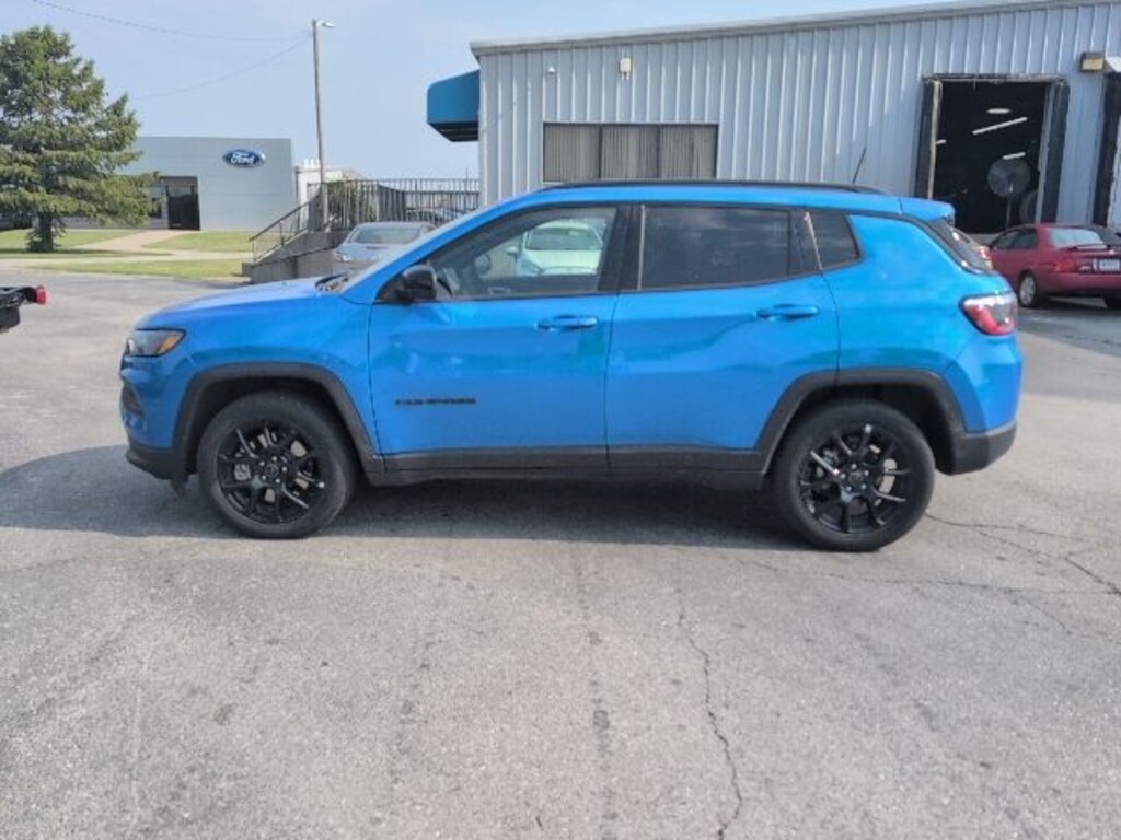 Used 2025 Jeep Compass Latitude SUV