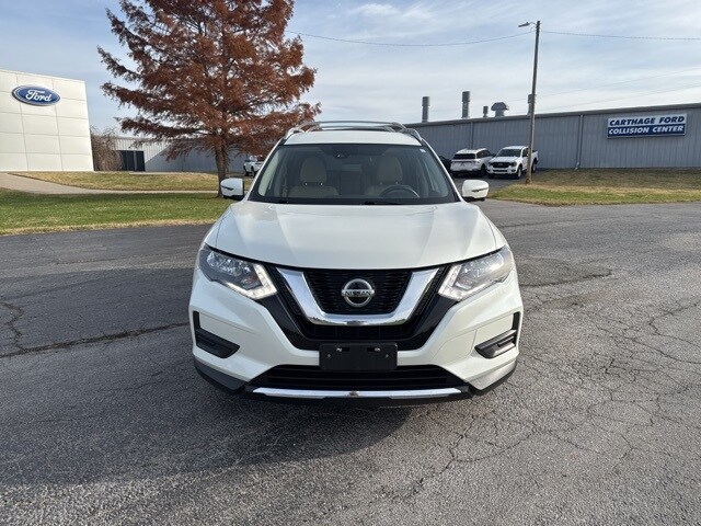 2019 Nissan Rogue SV photo 2