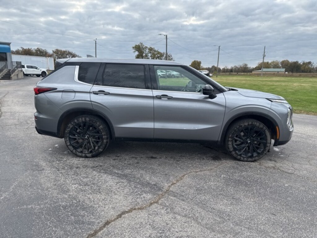 Used 2024 Mitsubishi Outlander SE Black Edition SUV