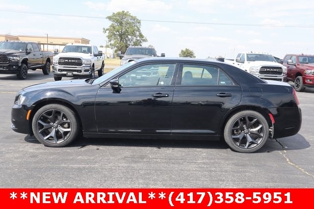 Used 2023 Chrysler 300 S with VIN 2C3CCABG1PH577392 for sale in Carthage, MO