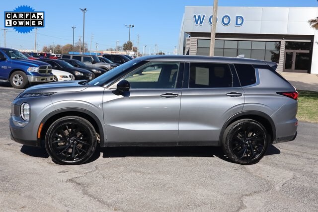 2024 Mitsubishi Outlander SE Black Edition photo 3