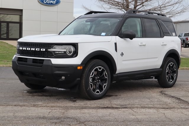 2025 Ford Bronco Sport Outer Banks photo 2