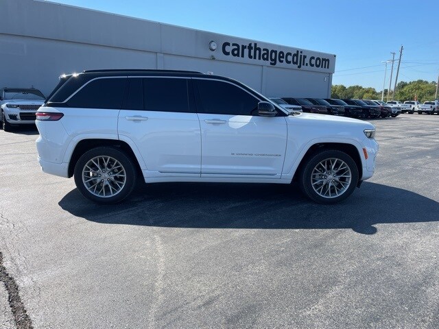 2025 Jeep Grand Cherokee Summit photo 3