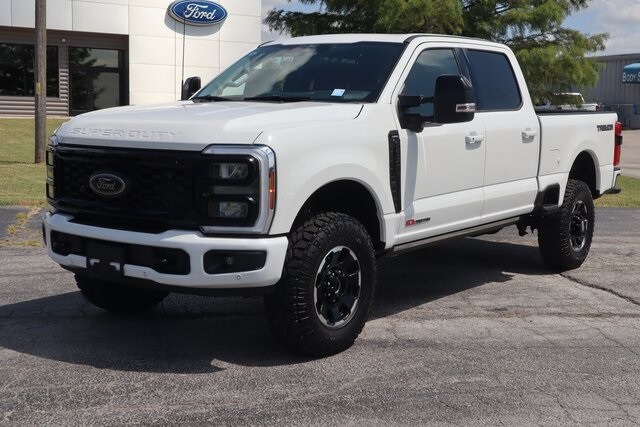 2025 Ford F-250 Lariat photo 2
