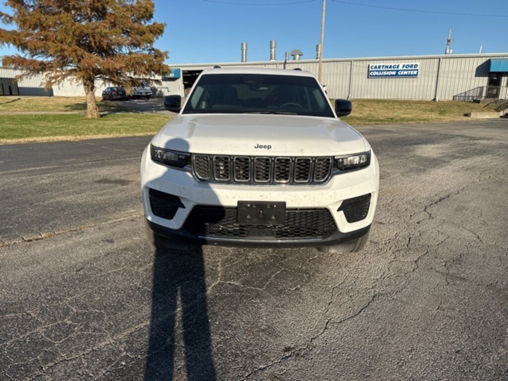 Used 2024 Jeep Grand Cherokee Laredo SUV