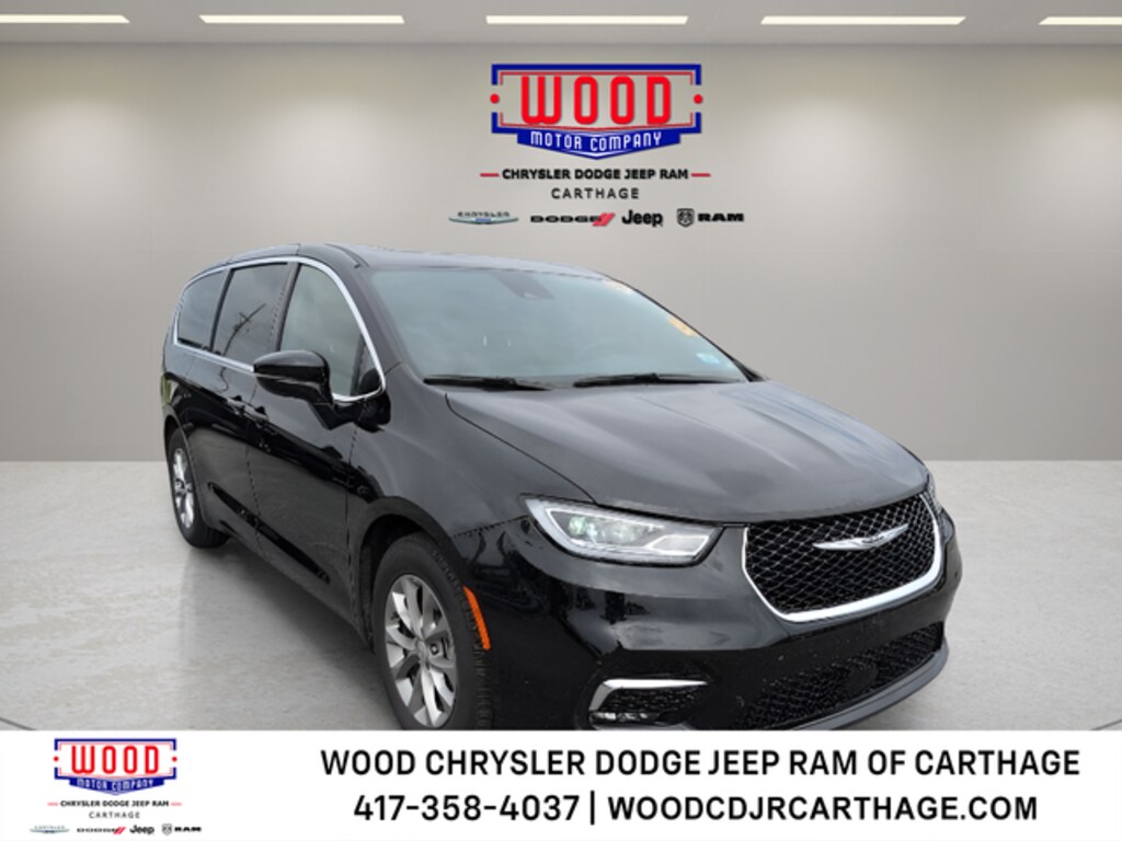 Used 2026 Chrysler Pacifica Limited Minivan/Van