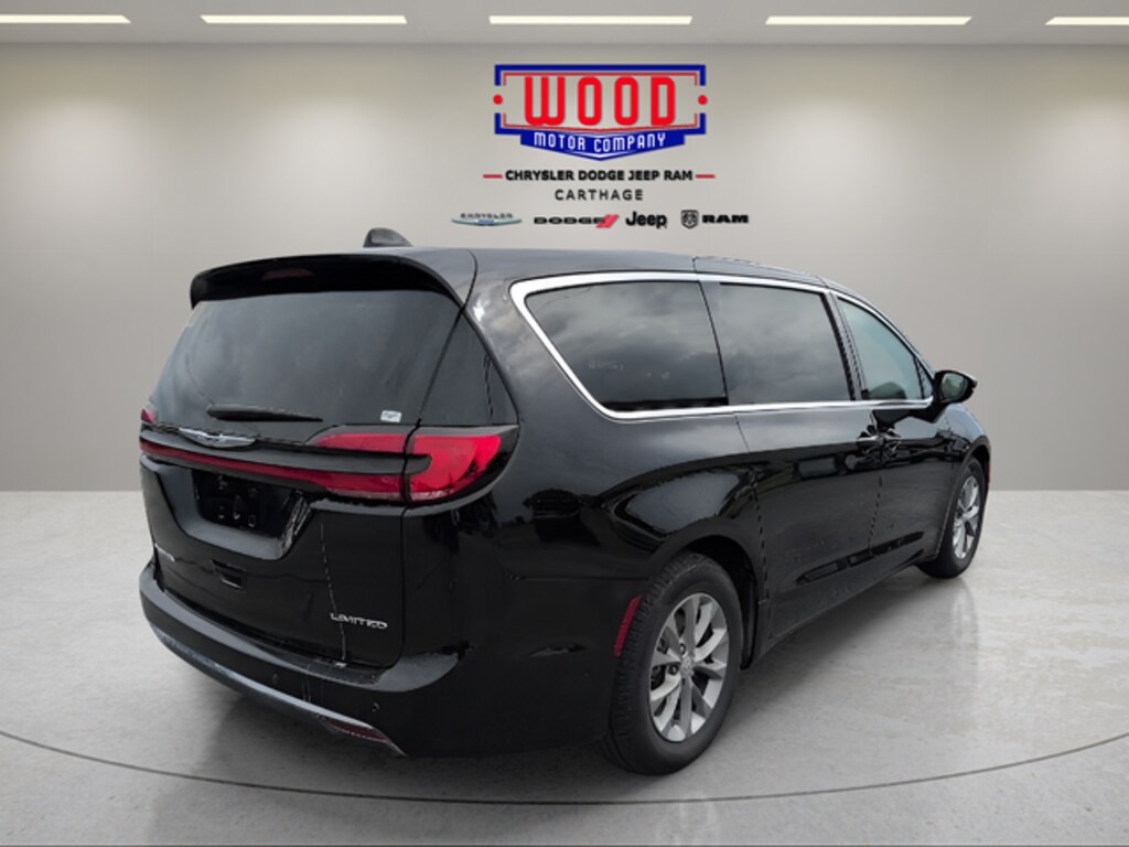 Used 2026 Chrysler Pacifica Limited Minivan/Van