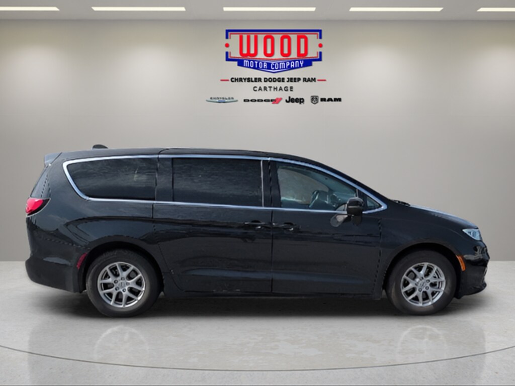 Used 2023 Chrysler Pacifica Touring L Minivan/Van