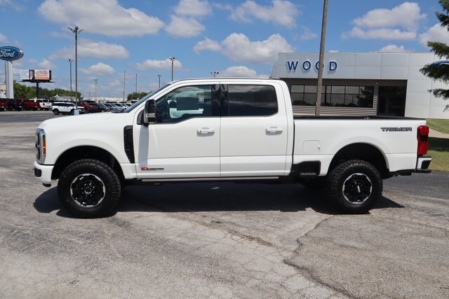 2025 Ford F-250 Lariat photo 3