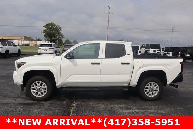 2024 Toyota Tacoma SR photo 2