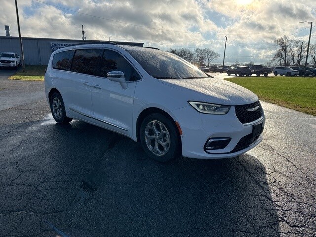 2022 Chrysler Pacifica Limited photo 3