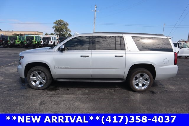 2016 Chevrolet Suburban LT photo 2