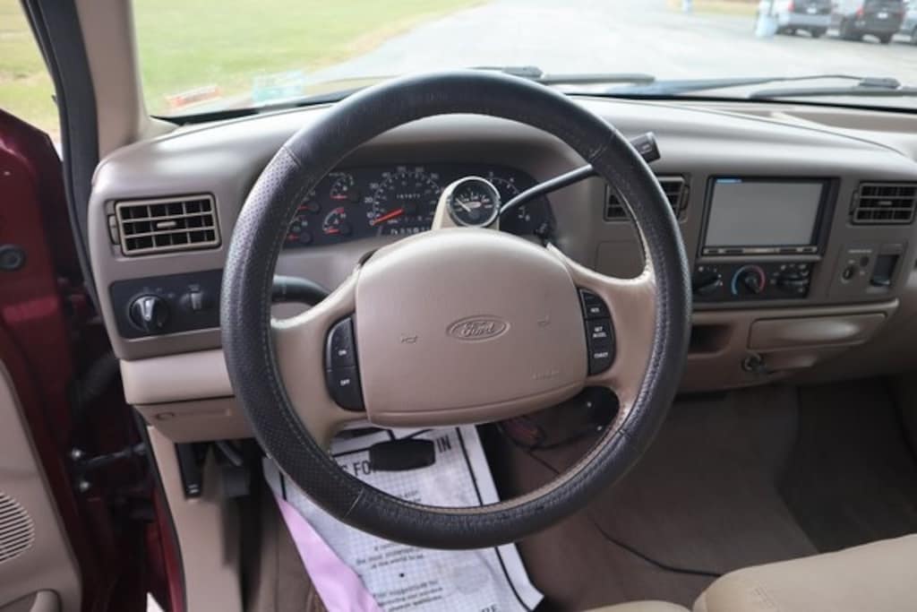 Used 2000 Ford F-250SD Lariat Truck