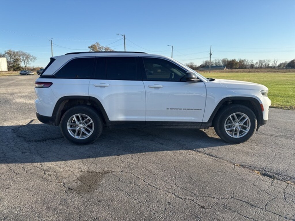 Used 2024 Jeep Grand Cherokee Laredo SUV