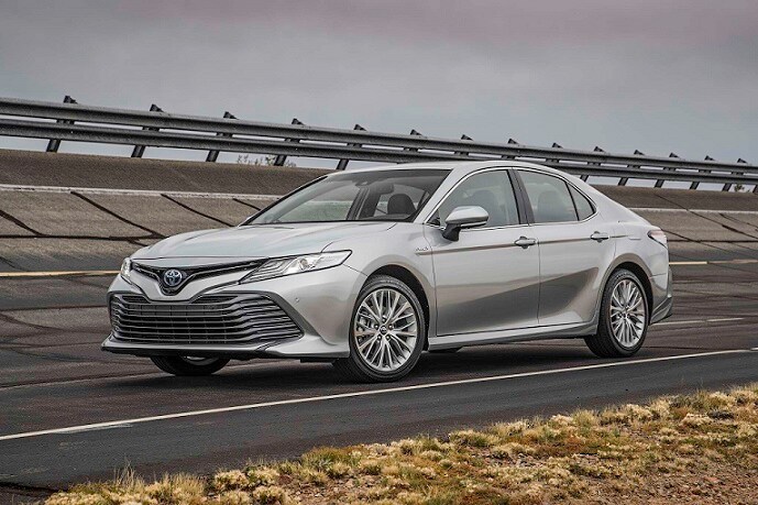 2018-Toyota-Camry-Hybrid-XLE-front.jpg