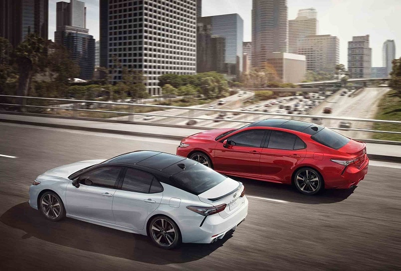 2018-Toyota-Camry-XSE-rear-three-quarter-in-motion.jpg