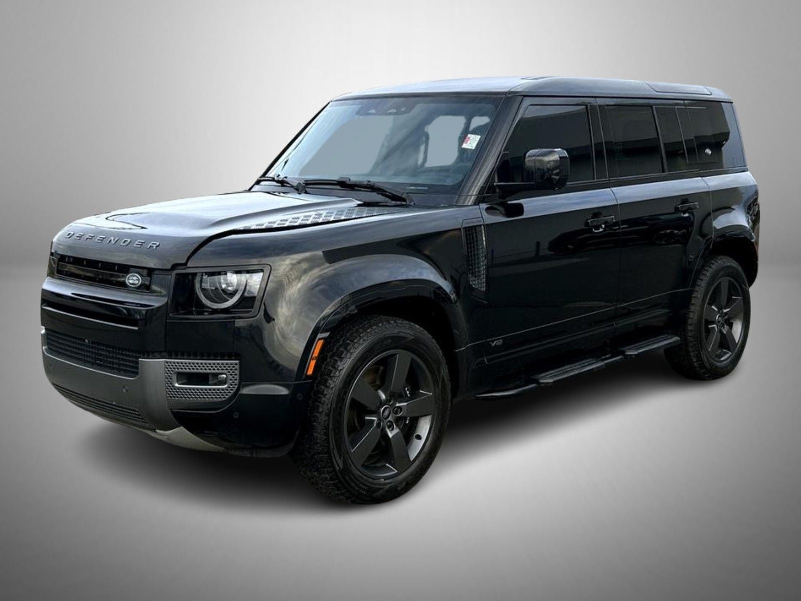 2023 Land Rover Defender V8's photo