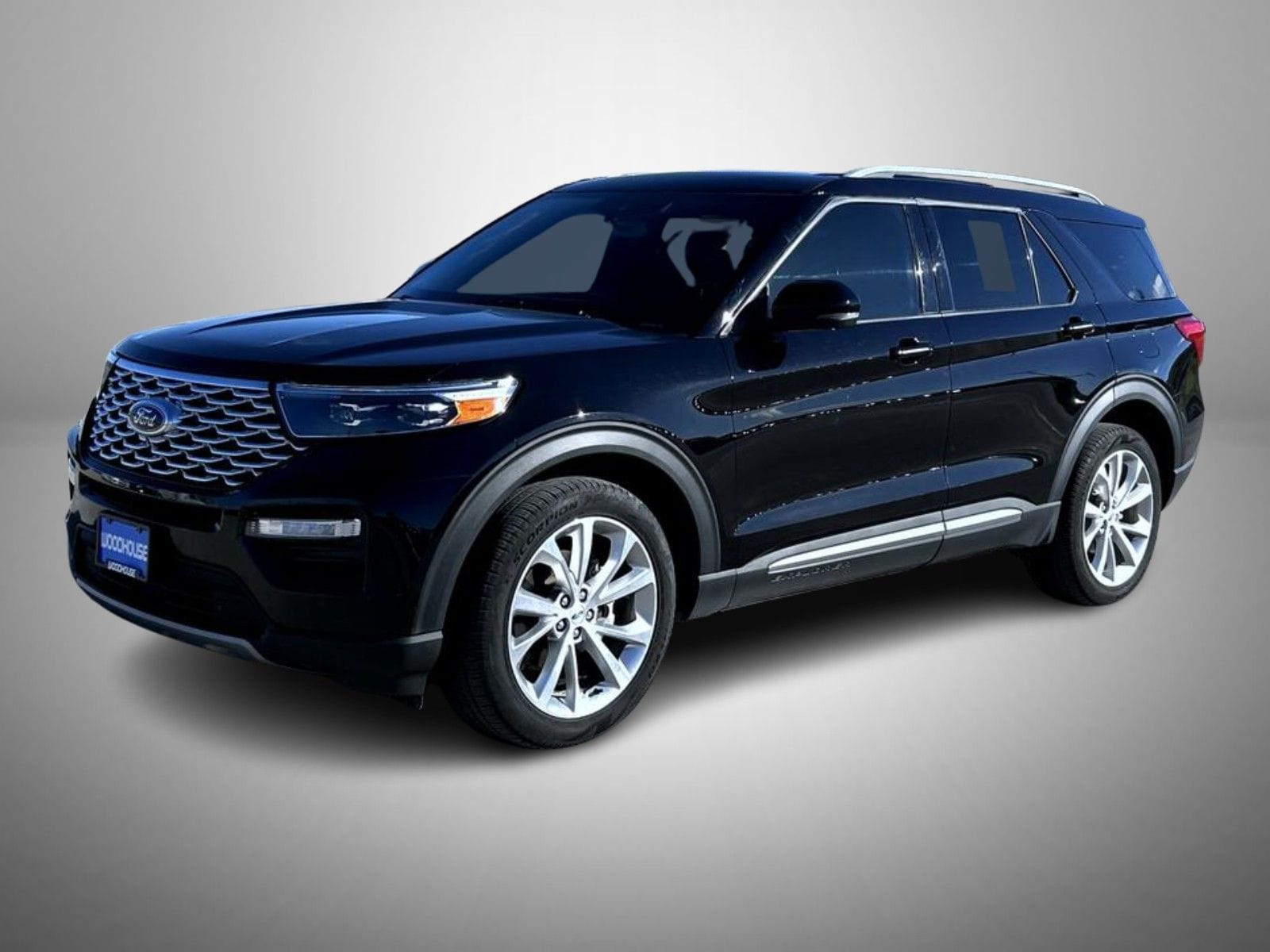 2023 Ford Explorer Platinum's photo