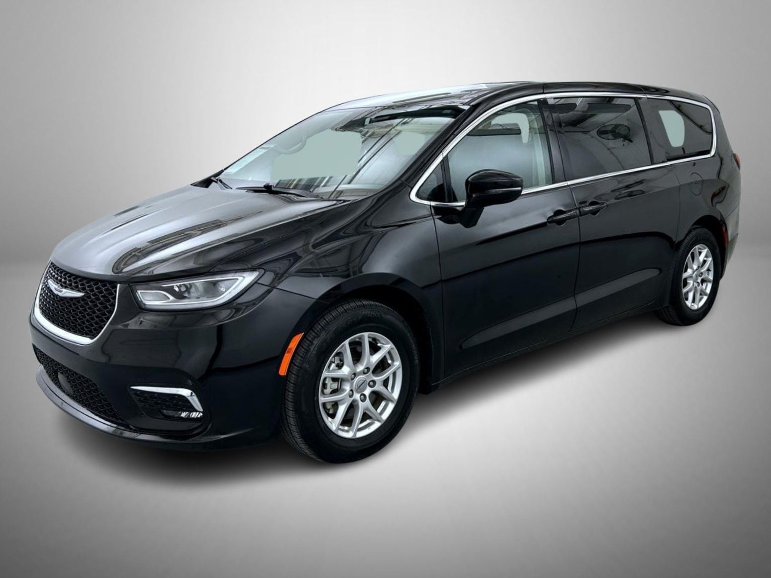 2024 Chrysler Pacifica Touring L's photo