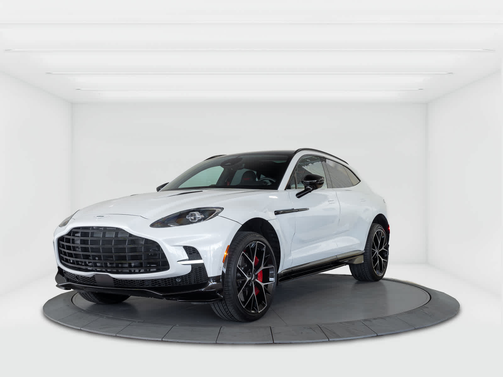 2025 Aston Martin DBX 4.0 V8 707 AWD's photo