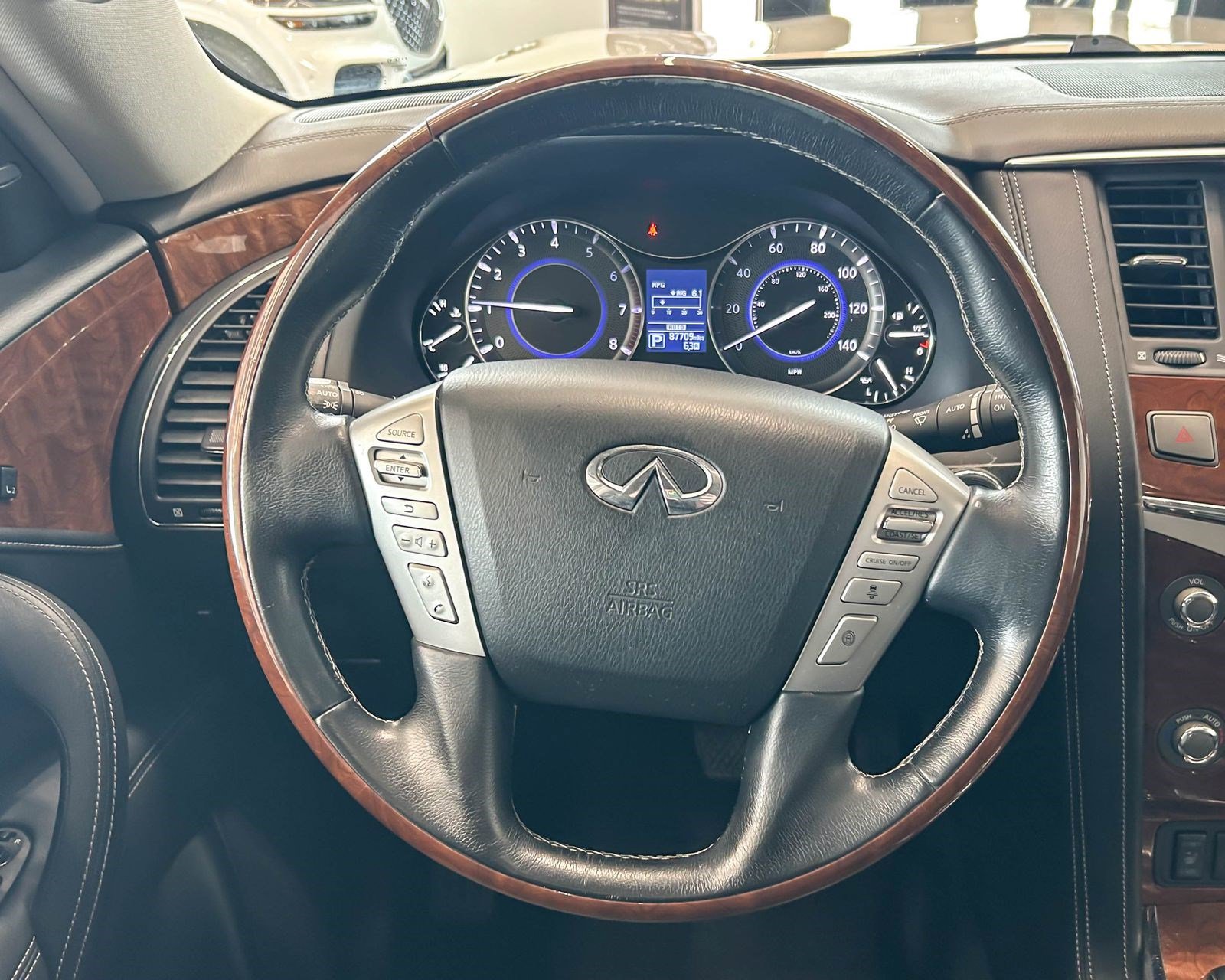 2019 INFINITI QX80 - Photo 11