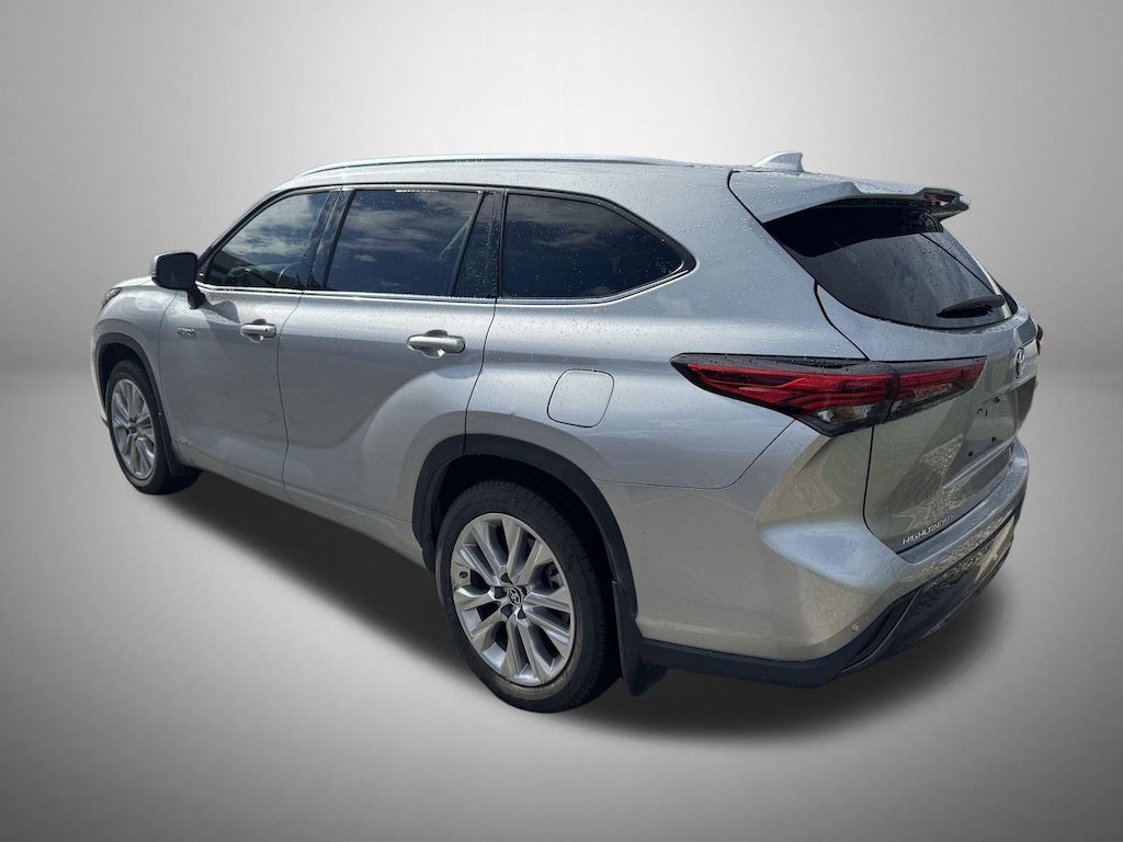 Used 2021 Toyota Highlander Hybrid Limited SUV