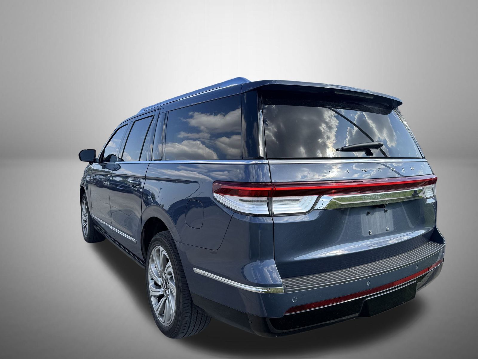 2022 Lincoln Navigator L Reserve photo 3