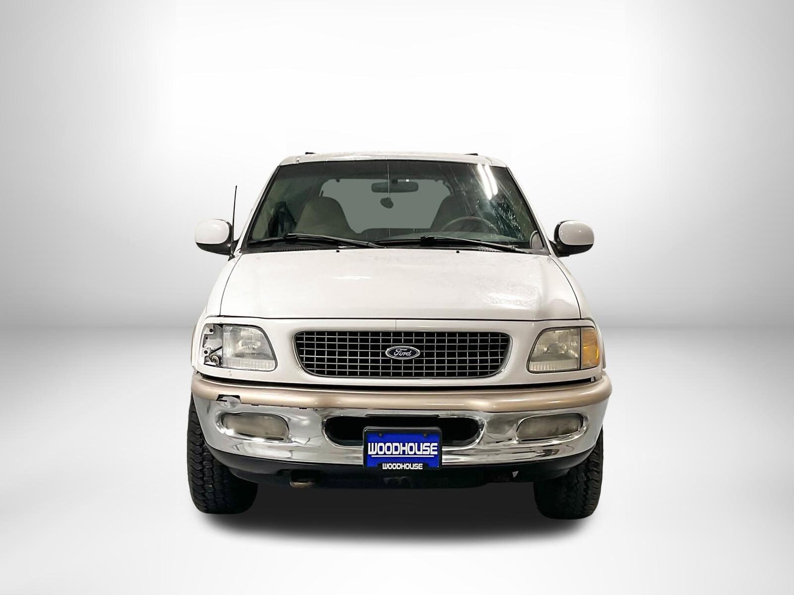 Used 1998 Ford Expedition XLT with VIN 1FMPU18L8WLA55340 for sale in Omaha, NE