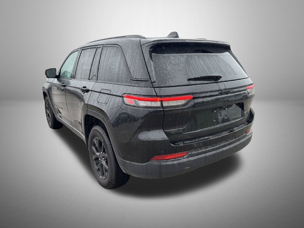 Used 2025 Jeep Grand Cherokee Altitude SUV