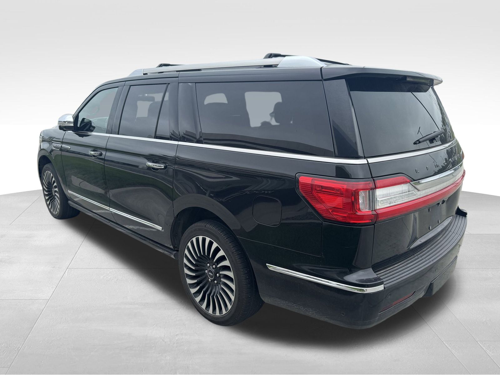 2018 Lincoln Navigator Black Label photo 3