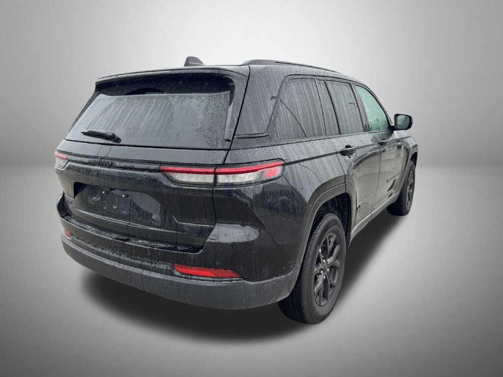 Used 2025 Jeep Grand Cherokee Altitude SUV