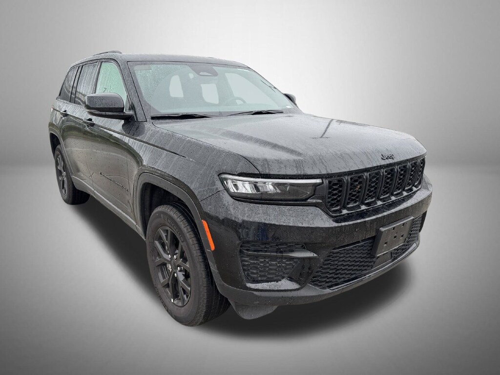 Used 2025 Jeep Grand Cherokee Altitude SUV