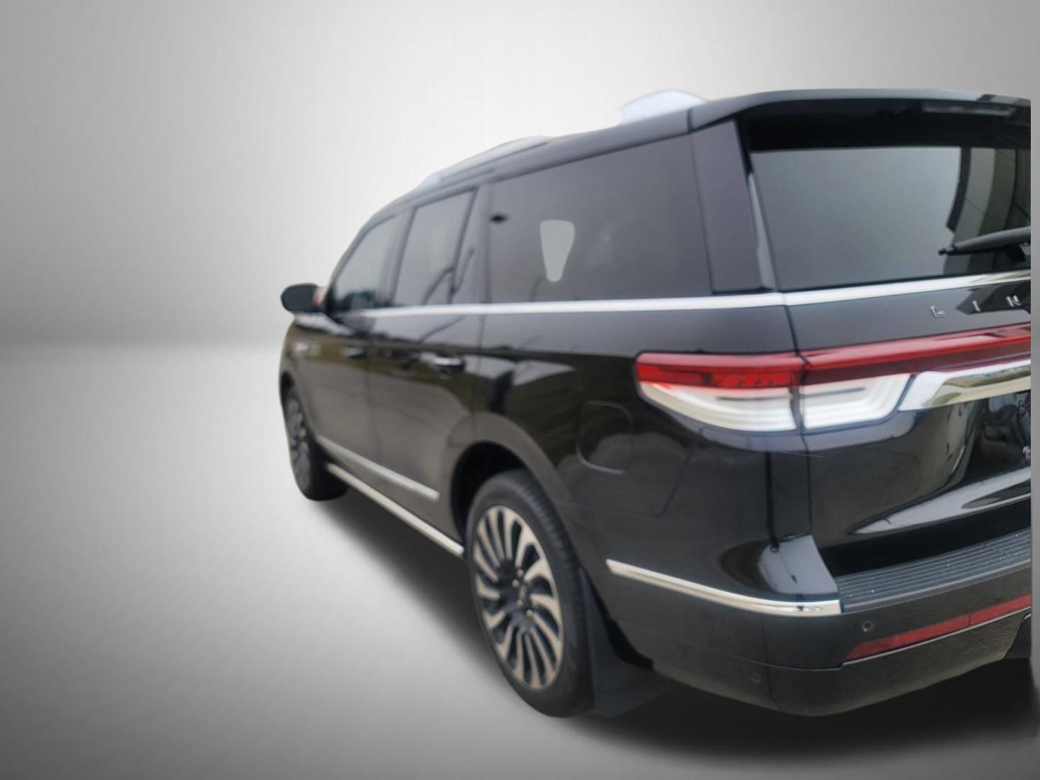 2024 Lincoln Navigator Black Label photo 2