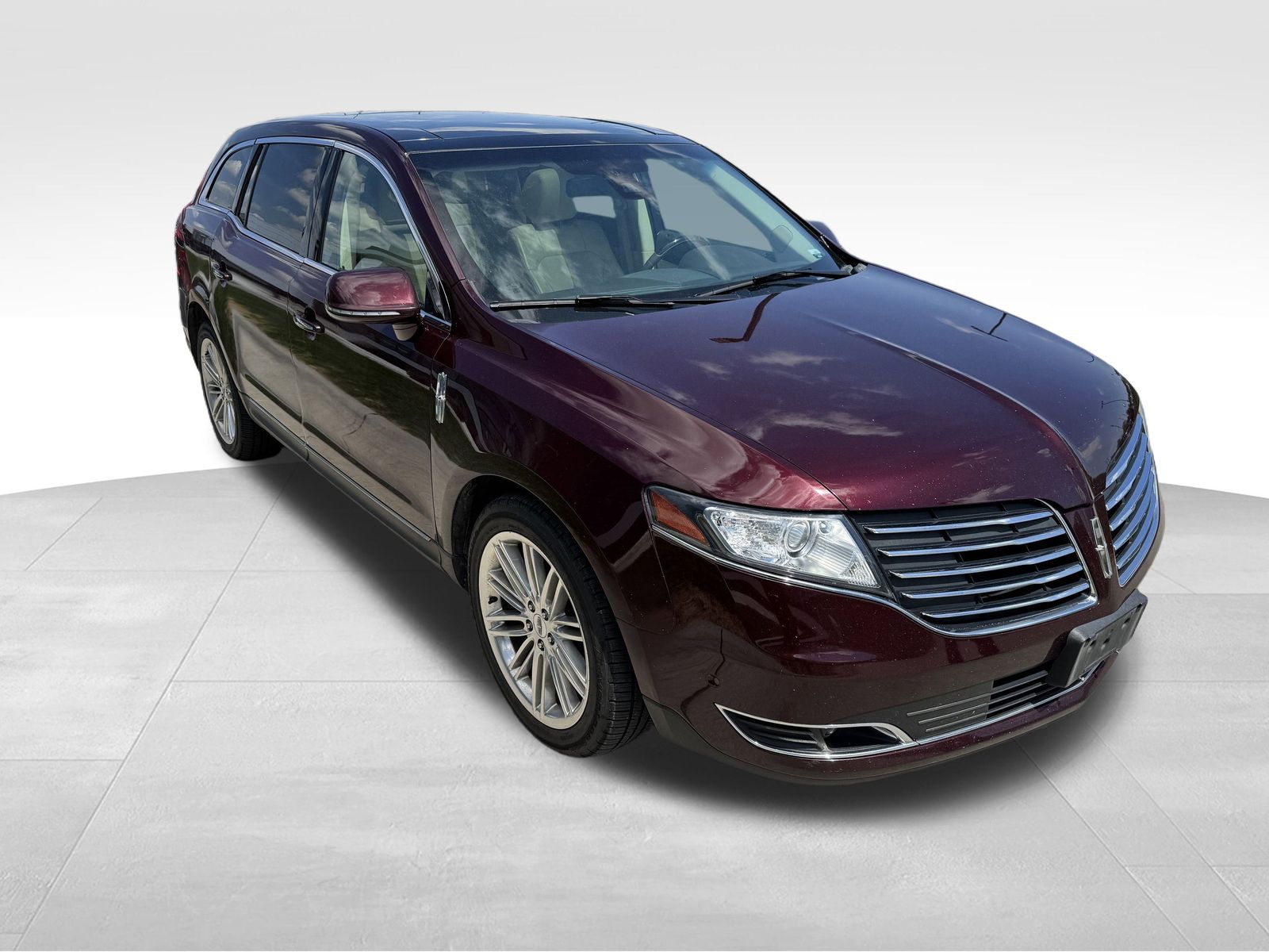Used 2019 Lincoln MKT Reserve with VIN 2LMHJ5AT4KBL03564 for sale in Omaha, NE