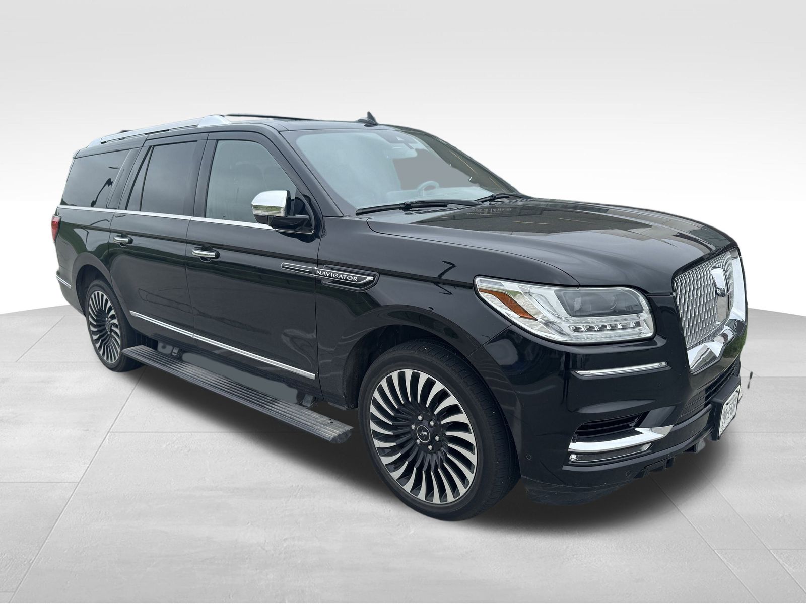2018 Lincoln Navigator Black Label photo 2