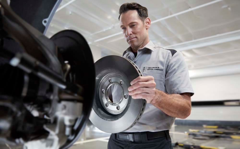 18_LCN_XBD_44208_Service_Technician_Rotors.jpg
