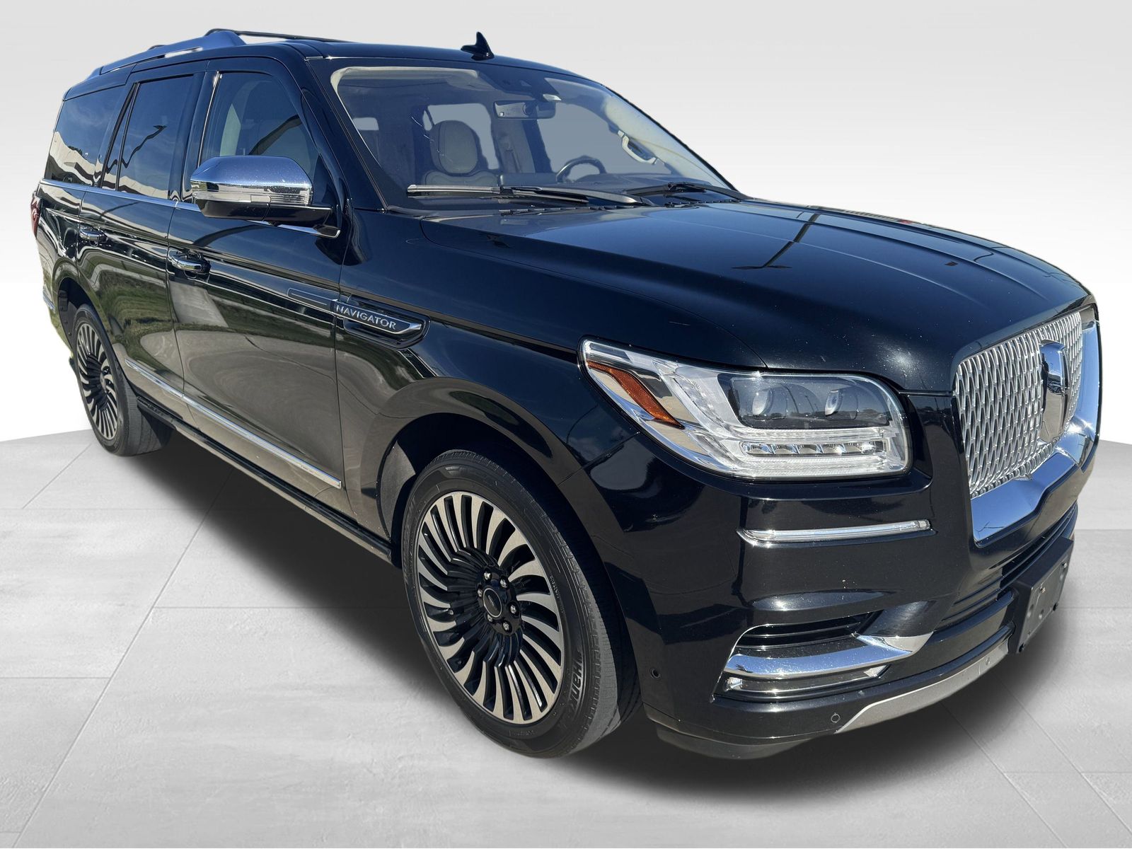 2018 Lincoln Navigator Black Label photo 2