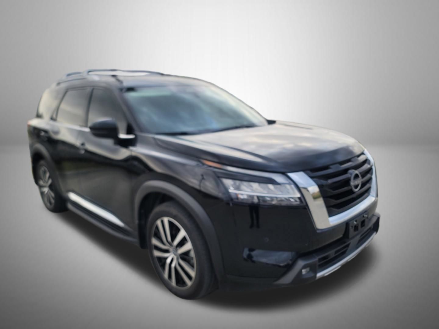 2023 Nissan Pathfinder Platinum photo 2