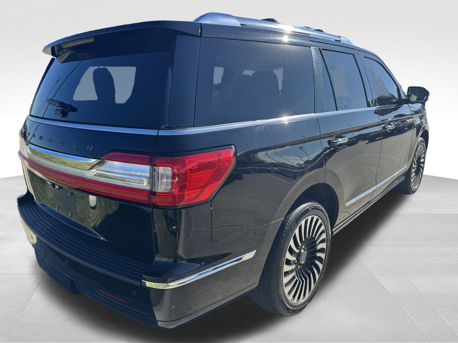 2018 Lincoln Navigator Black Label photo 3