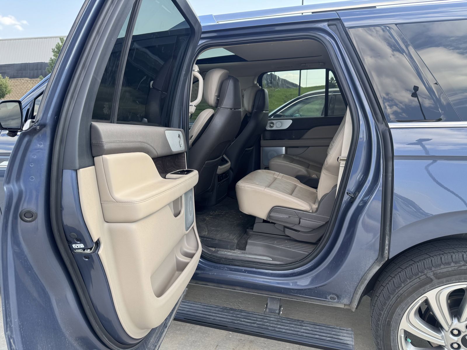2022 Lincoln Navigator L Reserve photo 4