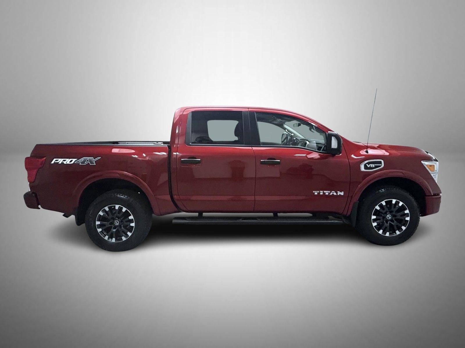2017 Nissan Titan PRO-4X photo 2