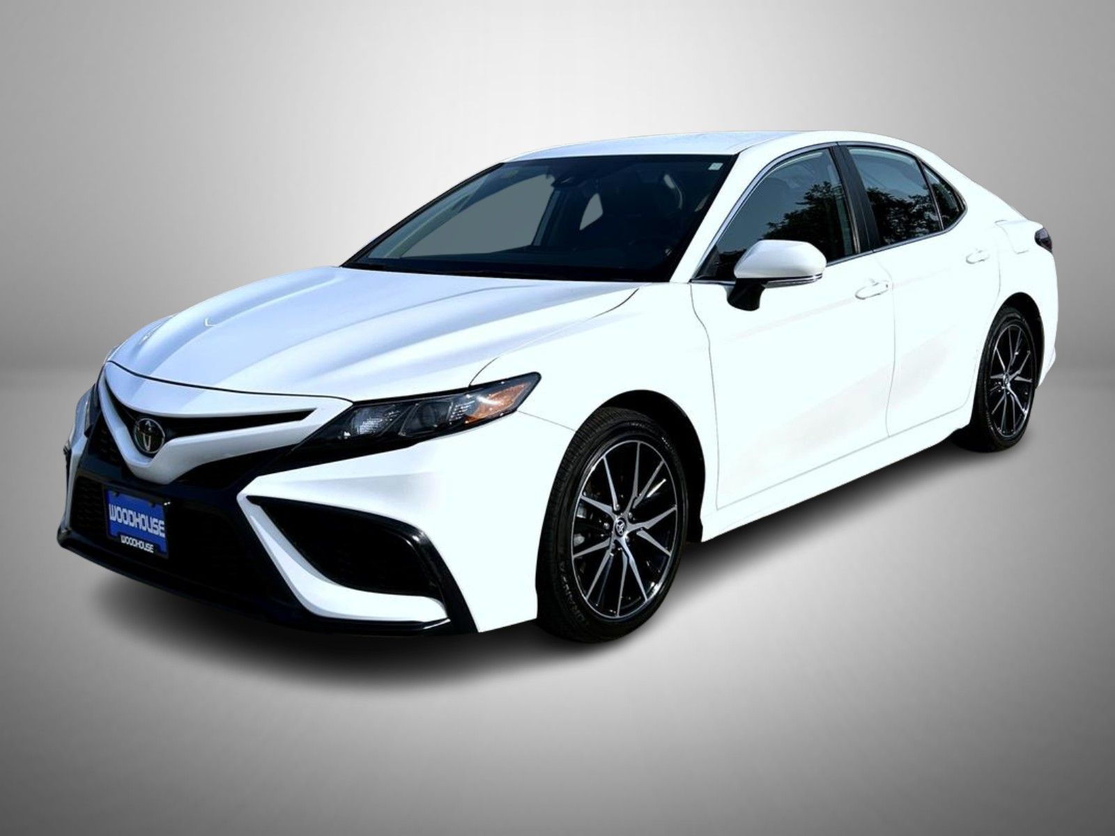 2024 Toyota Camry SE's photo