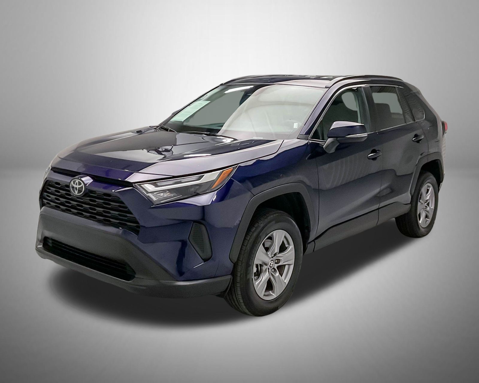2024 Toyota RAV4 XLE's photo