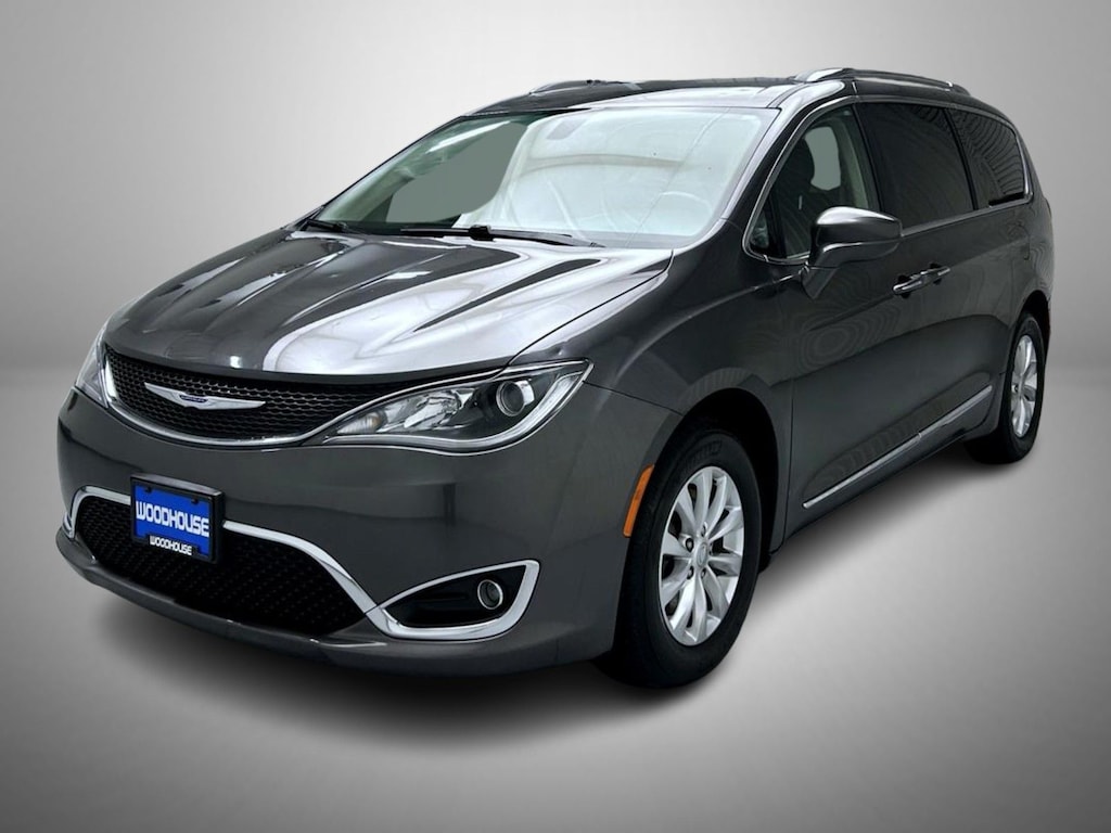 Used 2019 Chrysler Pacifica Touring L Minivan/Van