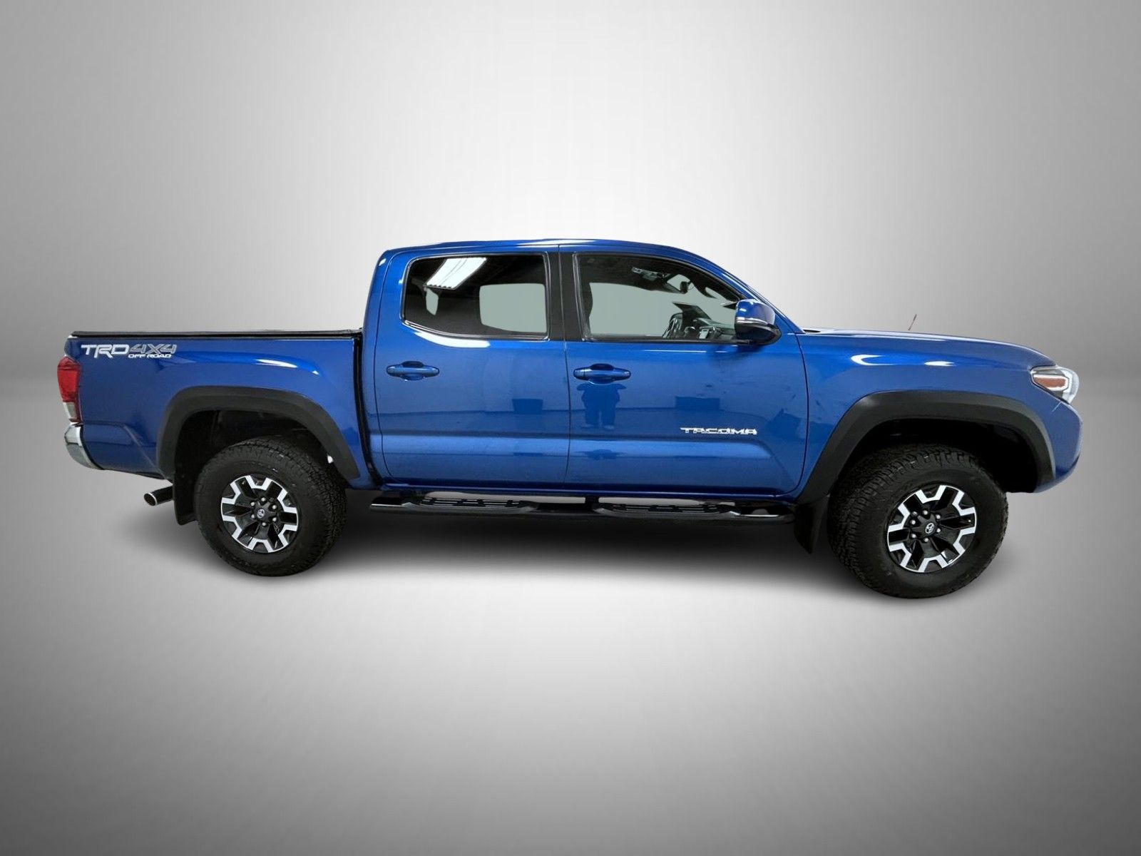 2017 Toyota Tacoma SR5 photo 2